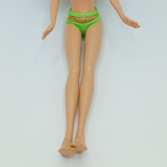 4 Barbies & 80pc Clothes & Accessories Lot - Picture 12 of 16